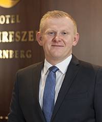 Friedich Nils, Hoteldirektor