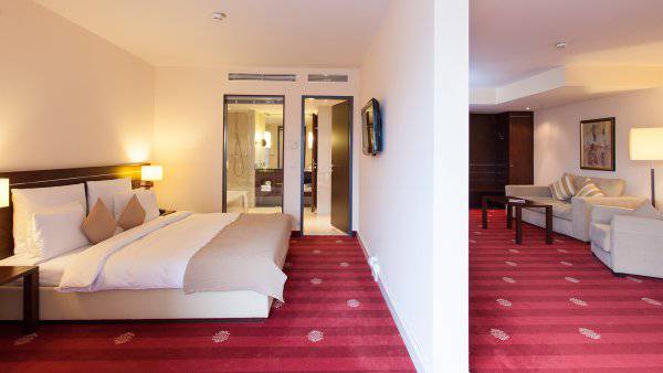 Zimmer und Suiten im Hotel Vier Jahreszeiten am Starnberger See