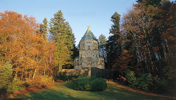 Votive chapel in Berg embedded in greenery