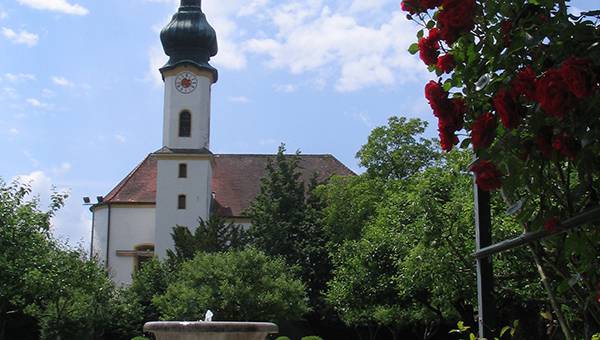 Church St. Josef in Starnberg embedded in greenery