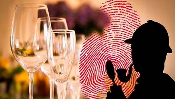Drei Champagner-Gläser mit Logo Fingerabdruck und Silhoutte von Sherlock Holmes