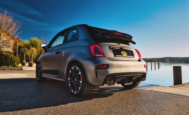 Grauer Fiat Abarth vor Starnberger See