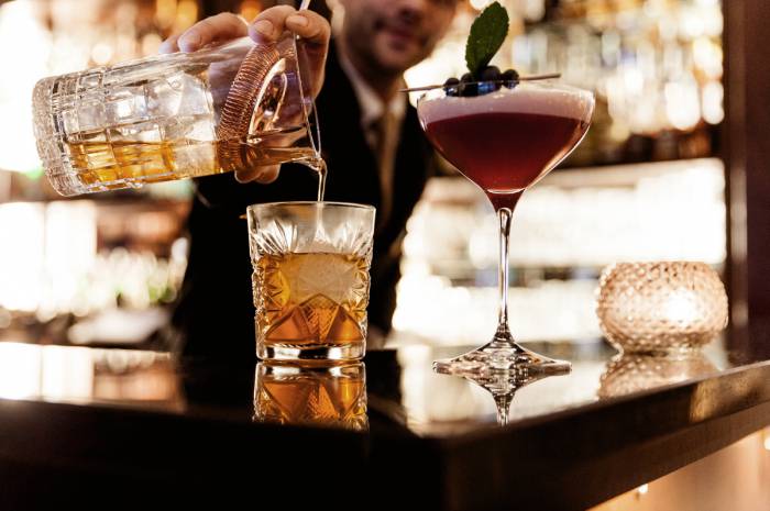 Cocktai in der Hemingway Bar